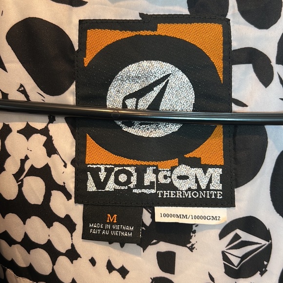Woman’s Volcom snowboard jacket - Picture 5 of 7